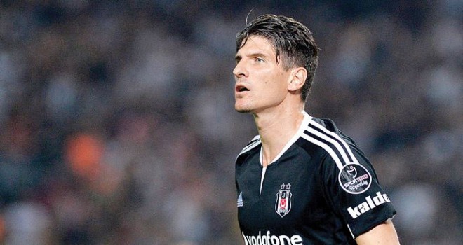 Beşiktaş zirveye oynuyor