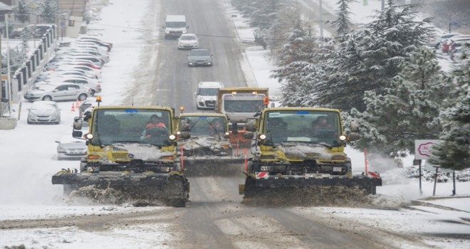 Senmisin yağıp yolları beyaza bürüyen...
