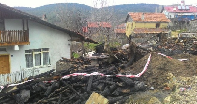 Nallıhan'da ahşap evde yangın: 3 ölü