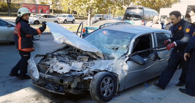 Dolmuş ile otomobil çarpıştı: 1 yaralı