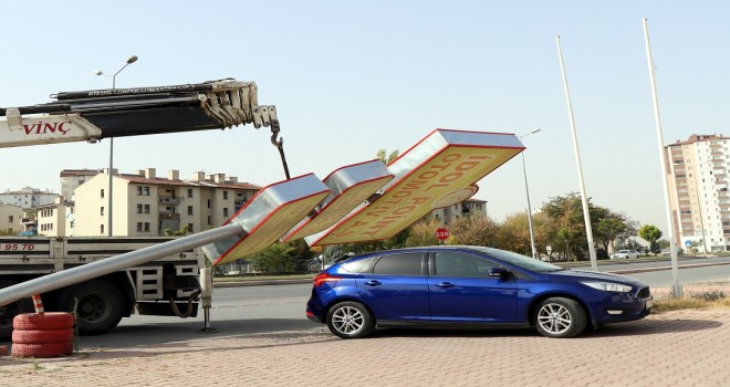 Toteme eli sıkıştı parmağı koptu!