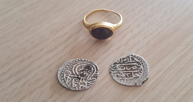 Kargo poşetinden tarihi eser çıktı...