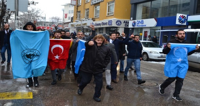 Çin'in Doğu Türkistan politikalarına tepki yağıyor...