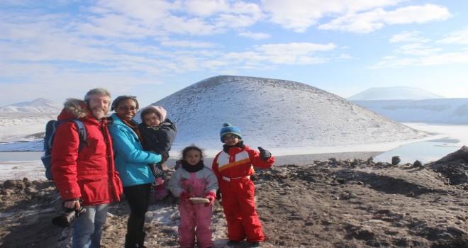 Fransız turistler Meke Gölü'nde kamp yaptı