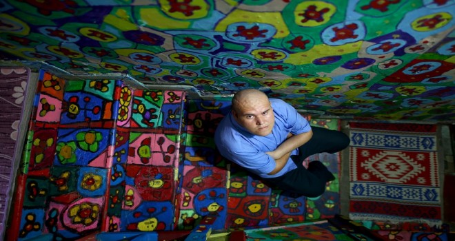 Vazgeçemediği resim tutkusunu evine yansıttı