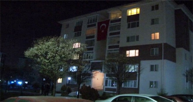 Şehit polisin Başkent’teki evine ateş düştü
