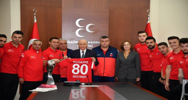 Bahçeli, Ampute Milli Futbol Takımını kabul etti