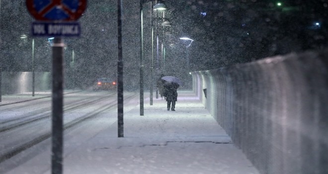 Kar yağışı Başkenti beyaza bürüdü