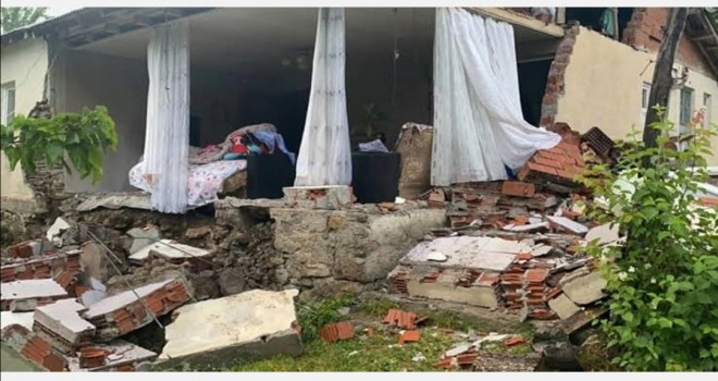 46 artçı deprem oldu 2 si 4'ün üzerinde