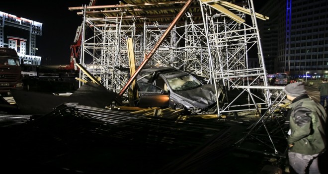 Yer Ankara: Köprü inşaatı iskelesine böyle daldı...