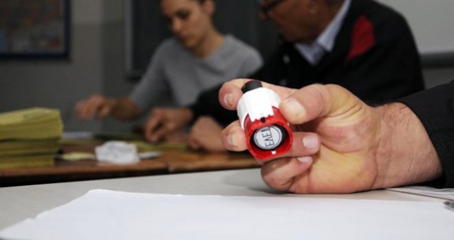 Açık oy kullanmaya zorladılar