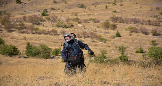 Ölümden döndü ama uçmaktan vazgeçmedi...