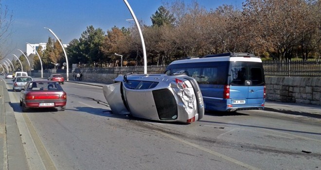 Kontrolden çıktı TBMM duvarına çarptı